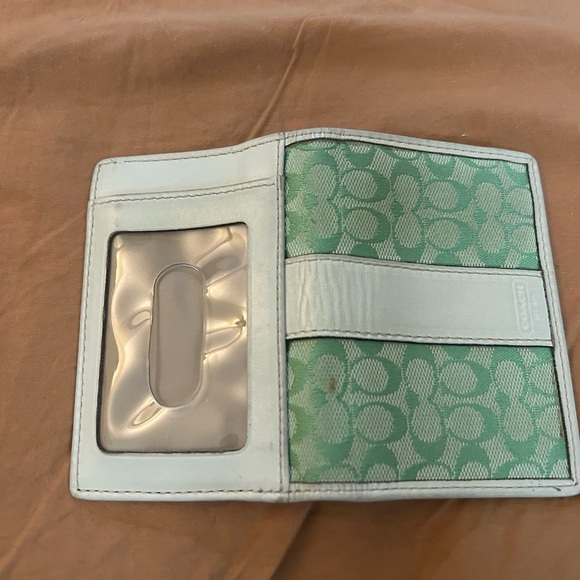 Coach Tri-Fold Green Wallet - Picture 4 of 6